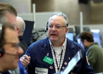 Mercados financieros: caída en el riesgo país y aumento selectivo de acciones argentinas ante el repunte del petróleo