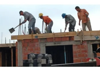 Informalidad laboral, el freno estructural de la lucha contra la pobreza en América Latina.