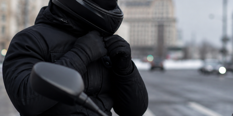Costos y opciones para enfrentar el frío en moto: preparativos para el invierno