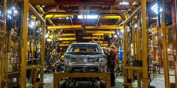 La actividad industrial enfrenta nuevos descensos en mayo