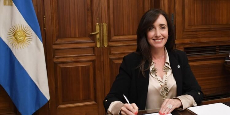 La madre de Victoria Villarruel criticó a Milei y sugirió celos hacia su hija