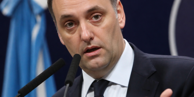 Adorni confirma rectificación de declaraciones juradas y aborda sus ahorros