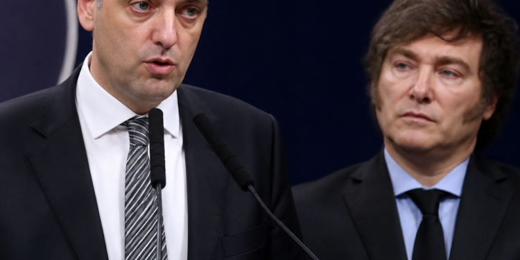 Javier Milei y sus recientes medidas: Adorni explica su declaración jurada y recibe apoyo del Presidente