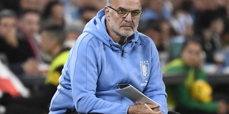 Bielsa dejó un impactante mensaje a los jugadores de Uruguay tras la eliminación en el Mundial