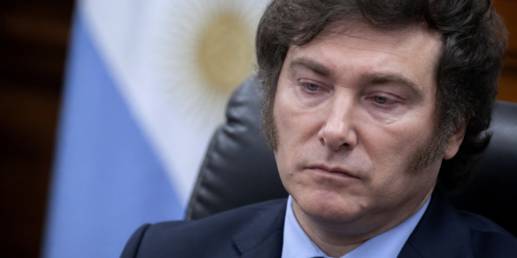 Últimas encuestas: hasta los votantes de LLA piden que el funcionario se vaya