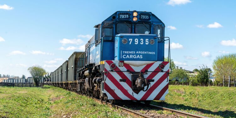 El Gobierno se apresta a publicar los pliegos para la privatización de Belgrano Cargas antes de 2027