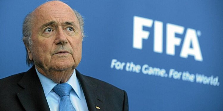 Joseph Blatter critica la decisión de la FIFA sobre el ‘Caso Balogun’ y cuestiona a Gianni Infantino