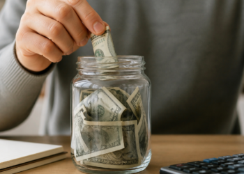 Un método sencillo para ahorrar dólares y transformar tu futuro financiero