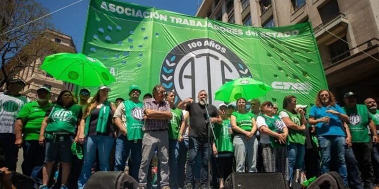 Gremio de empleados públicos solicita asueto administrativo para el partido Argentina-Inglaterra en el Mundial