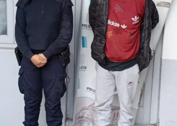 Detenidos menores acusados de vandalizar y robar vehículos en Quilmes