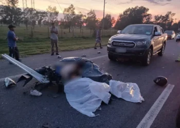 Una docente y su hijo heridos tras un accidente de tráfico: el conductor que huyó fue detenido en un taller mecánico