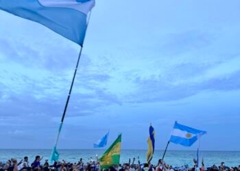 Hinchas argentinos realizan un banderazo en Miami previo al encuentro con Cabo Verde