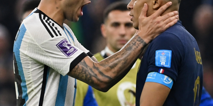 Cuti Romero y otro festejo inolvidable que evoca la final de Qatar con Mbappé: esta vez fue con Salah