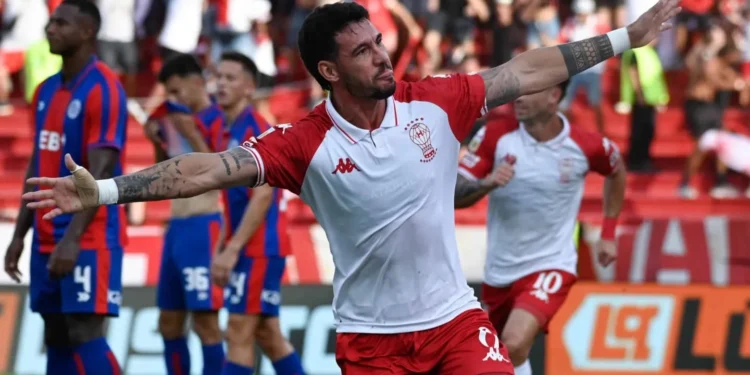 El polémico festejo del goleador de Huracán que provocó la reacción de los jugadores de San Lorenzo en el clásico