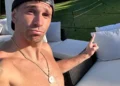 La imagen de Dibu Martínez en vacaciones que desató la emoción en redes sociales y reveló su otra pasión