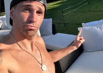 La imagen de Dibu Martínez en vacaciones que desató la emoción en redes sociales y reveló su otra pasión