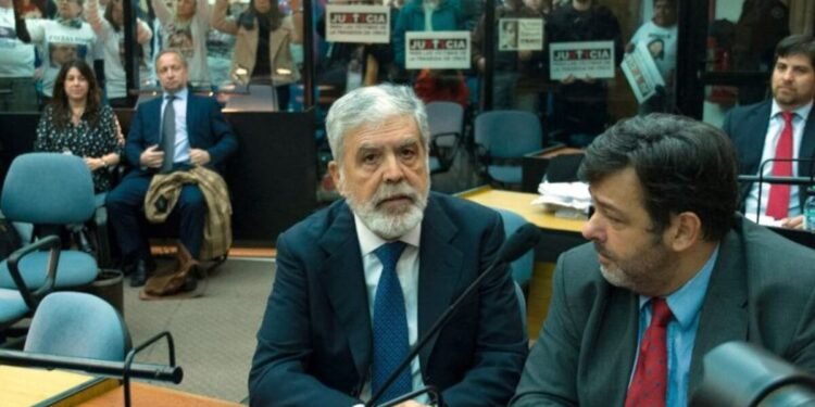 Confirmación del procesamiento de Julio de Vido y su esposa por enriquecimiento ilícito