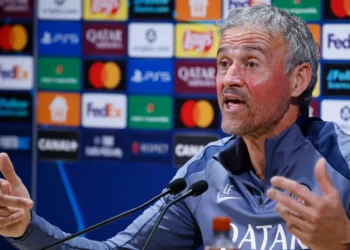 PSG y Aston Villa dan inicio a la temporada con una Supercopa inusual, sin Martínez