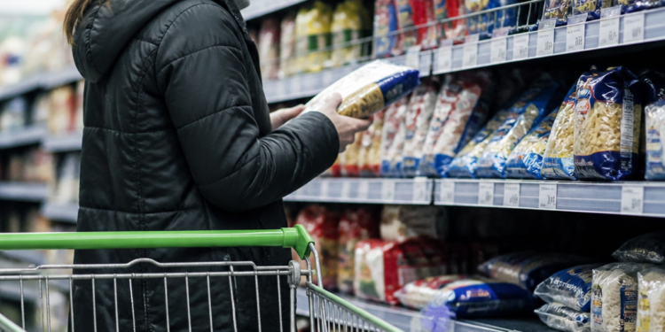 La canasta básica experimentó un aumento del 2,2% en julio: una familia necesitaría más de $1.560.000 para evitar la pobreza