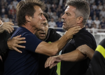 Escándalo en el empate entre Vélez y Defensa y Justicia: enfrentamiento entre los entrenadores