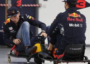 Verstappen se enfrenta a 100 rivales en un innovador desafío de karting