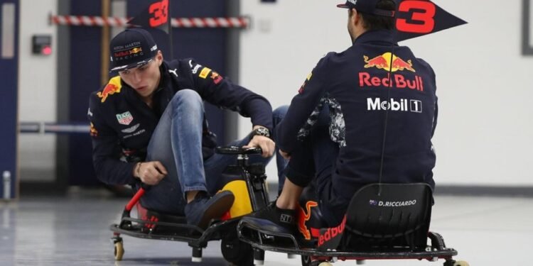 Verstappen se enfrenta a 100 rivales en un innovador desafío de karting