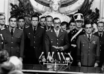 Intensa controversia en Diputados por una imagen de Videla
