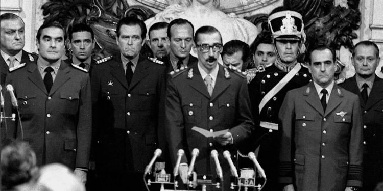 Intensa controversia en Diputados por una imagen de Videla