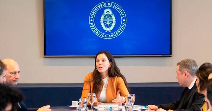 Milei confirma la renuncia de la síndica general del PAMI
