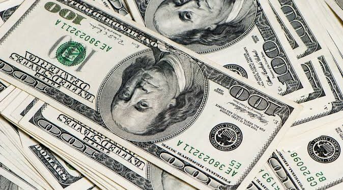 El Gobierno flexibiliza por DNU el acceso a créditos en dólares para empresas sin ingresos en moneda extranjera