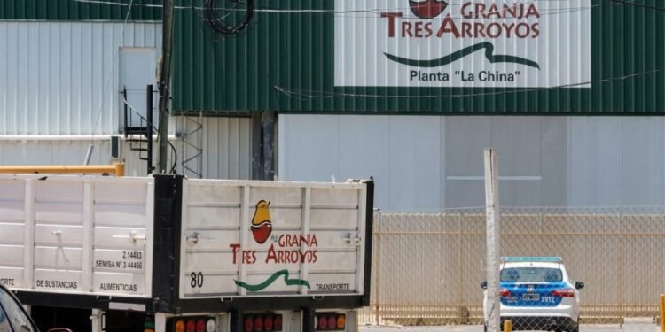 Desvinculaciones masivas en Granja Tres Arroyos: más de 1730 trabajadores afectados
