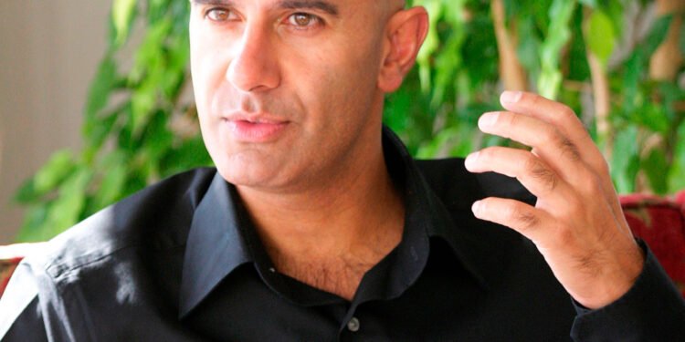 Robin Sharma, especialista en crecimiento personal: “Durante 25 años, en mis libros, he dicho: no te mates trabajando”