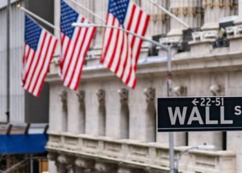 Wall Street enfrenta incertidumbres por las elecciones, pero algunos ven oportunidades de compra