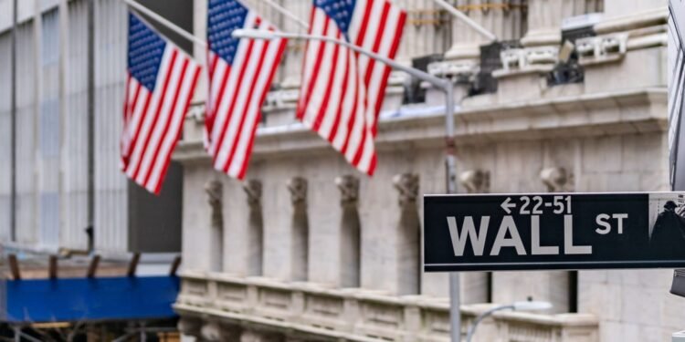 Wall Street enfrenta incertidumbres por las elecciones, pero algunos ven oportunidades de compra