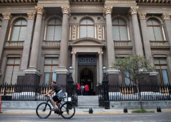 Reducción en las compras de dólares por parte del Banco Central: tres factores determinantes