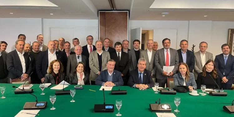 Malvinas: respaldo de más de 40 entidades agroindustriales a las medidas de Milei sobre la soberanía