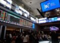 El riesgo país se reduce un 5% y las acciones en la Bolsa argentina experimentan un repunte, impulsadas por el optimismo en Brasil
