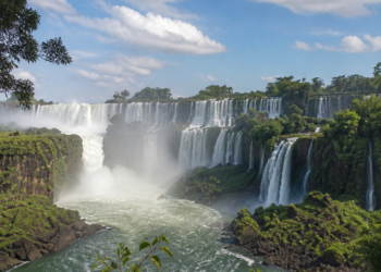 Las Cataratas del Iguazú reabren el circuito inferior este jueves