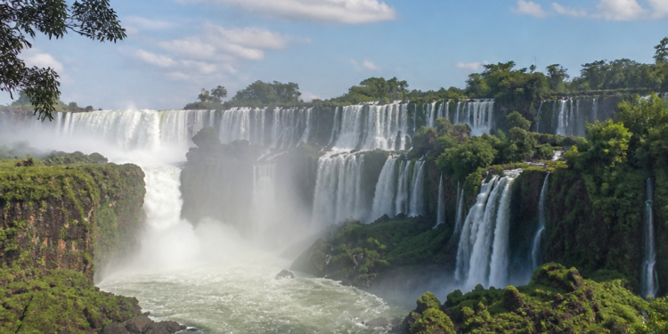 Las Cataratas del Iguazú reabren el circuito inferior este jueves