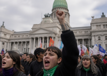 Movilizaciones en la Plaza del Congreso contra las políticas del gobierno de Milei