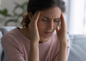 Los dolores de cabeza trastornaban la vida de una mujer, ¿qué era?