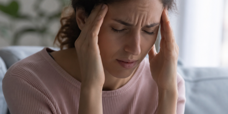 Los dolores de cabeza trastornaban la vida de una mujer, ¿qué era?
