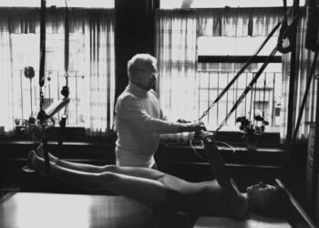 Joseph Pilates, creador de la actividad: “Sirve para fortalecer nuestros músculos de forma consciente”